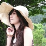 배두나 거대인형이랑, 싱글즈화보 <b>촬영</b>중 직찍!!