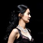 김가연 가슴이 과감히 노출된 <b>브라탑</b>