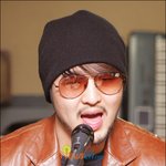 1시 춘천의 102보충대를 통해 현역병으로 군입대하는 <b>god</b> 김태우