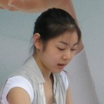 김연아 사인회에서 <b>모공</b>도 안보이는 애기피부