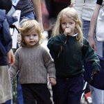 기네스 팰트로의 애플과 <b>모세</b>는 할머니와 함께!