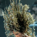 비욘세, 도쿄공연 중 .. 너무 <b>열중</b>한 나머지....