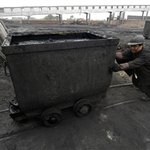 목숨을 걸고 일하는 <b>지하</b>속 사람들..