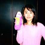 <b>신발</b> 든 문근영, <b>신발</b>보다 얼굴 작다는건가..