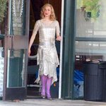 르네 젤위거, 튀는 <b>보라</b> 스타킹