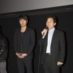 <b>조한선</b> 안성기 무대인사때~옷을 맞춰입었군요!