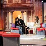 좋은 일 많이 하느라 너무나 바쁘신 라이나 <b>왕비님</b>