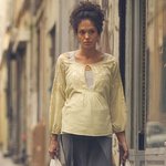 ‘<b>뽀</b><b>글</b> 파마 아줌마’로 변신한 안젤리나 졸리