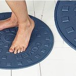 열지 마세요~! <b>맨홀</b>뚜껑 모양 욕실 매트!