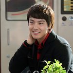 오랫만에 나타난 <b>박용</b>하, 매우 달라진 얼굴~