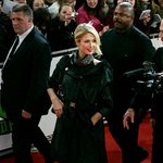 힐튼 러시아에서 호텔 벽에 낙서하고 벌금까지!?