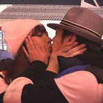 하리수와 예비신랑 미키정! <b>격렬</b>한 애정행각