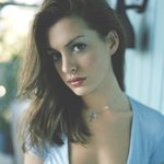 앤 해<b>더웨이</b> 하늘색 원피스 입은 청순한 모습