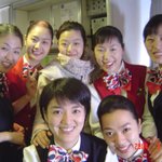 [전지현] 심하게 평범한 사진,, 승무원들과 함께,, <b>초라</b>해 보인다~~