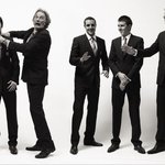 박지성과 디자이너 폴 <b>스미스</b>의 익살스러운 수트화보ㅋ