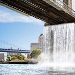 뉴욕에 나타난 자유의<b>여신상</b>만한 인공폭포