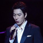 재즈 콘서트에서 노래에 <b>심취</b>한 송일국 직찍