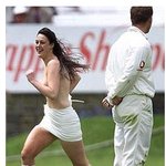 경기도중 <b>난입</b>하는 여인,신났네요