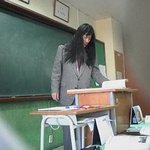 학생들이 머리를 묶지 않자 <b>선생</b>님은....