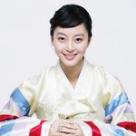 <b>한복</b>입은 한예슬, 피부가 어쩜..