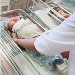 세계<b>최초</b> 임신한 남자! 드디어 출산~ 딸 낳았네요!