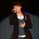 <b>자선</b>행사에 참여한 김동완씨