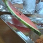 급식에 나온 <b>수박</b>.. 회를 떴구나 아주..-_-
