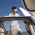 졸리 정장<b>차림</b> 금지 지나치게 섹시함