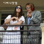 <b>양복</b>에 귀마개..모나코 왕자의 이해 불가능 패션