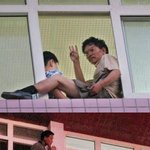 중국<b>경찰들</b> 너무 하잖아....