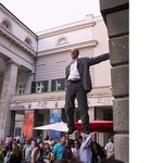 한손으로 벽잡고 공중부양! <b>기인</b>이야???