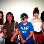 팬들과 사진찍은 원더걸스, <b>선미</b> 머리 정말 작구나~