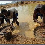 땅을 파면 <b>천연</b> 다이아몬드가 나오는 나라