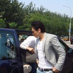 중국에서 찍힌 비의 모습! 악, 중국 스타같은데~