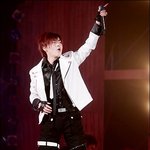 문희준 <b>제대</b> 후 첫 무대~마이크대가 참 특이하네요!