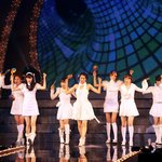 <b>사탕</b> 날아간 소녀시대 태연, 깜놀!