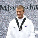 태권<b>도복</b> 입은 베컴~청계천에서 아이들과 함께