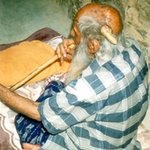 머리에 뿔 자라는 102세 할아버지