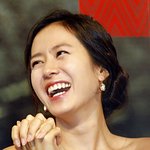 <b>털털</b>해 보이는 손예진의 웃음, 그래도 예쁜걸~