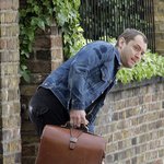 <b>주드</b>로 짐 챙겨서 어디론가 떠나는 모습