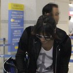 비, 홍콩으로 출국하는 모습 공항에서! 반<b>묶음</b> 했네요>.<
