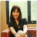 <b>단아</b>한 매력의 고소영, 옷이 은근 야해