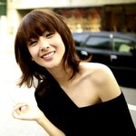 살짝 어깨를 노출한 <b>이현지</b>, 이런다고 섹시해지나?