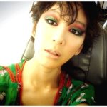 셀카를 사랑하는 정려원, 눈 화장은 <b>수박</b>바 컨셉?