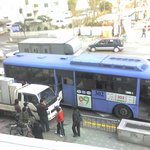 소형트럭 <b>문짝</b>을 암바 걸어버린 시내버스