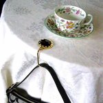 <b>편리</b>한 가방걸이가 있네요.