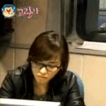 라디오 방송하면서 뭔가 주섬주섬 먹는 <b>선예</b>~