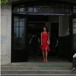 <b>전신</b>비율로 기죽이는 김사랑, 멀리서 찍어야 더 빛나!