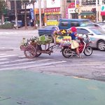 자장면 <b>배달</b>을 특이하게 꽃마차에ㅋ