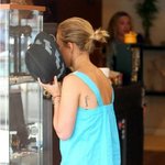 <b>초췌</b>한 생얼 땜에 가리기에 급급한 헤이든!!ㅋ